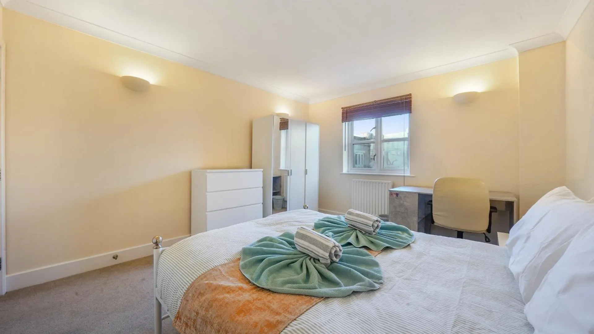 1 Bed Apartment City Of London Whitechapel 0*,  Великобритания